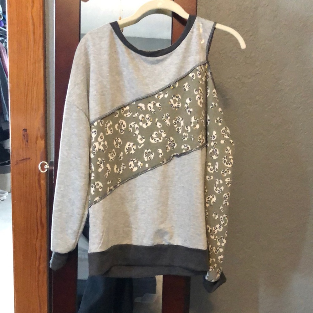 Off the shoulder long sleeve
